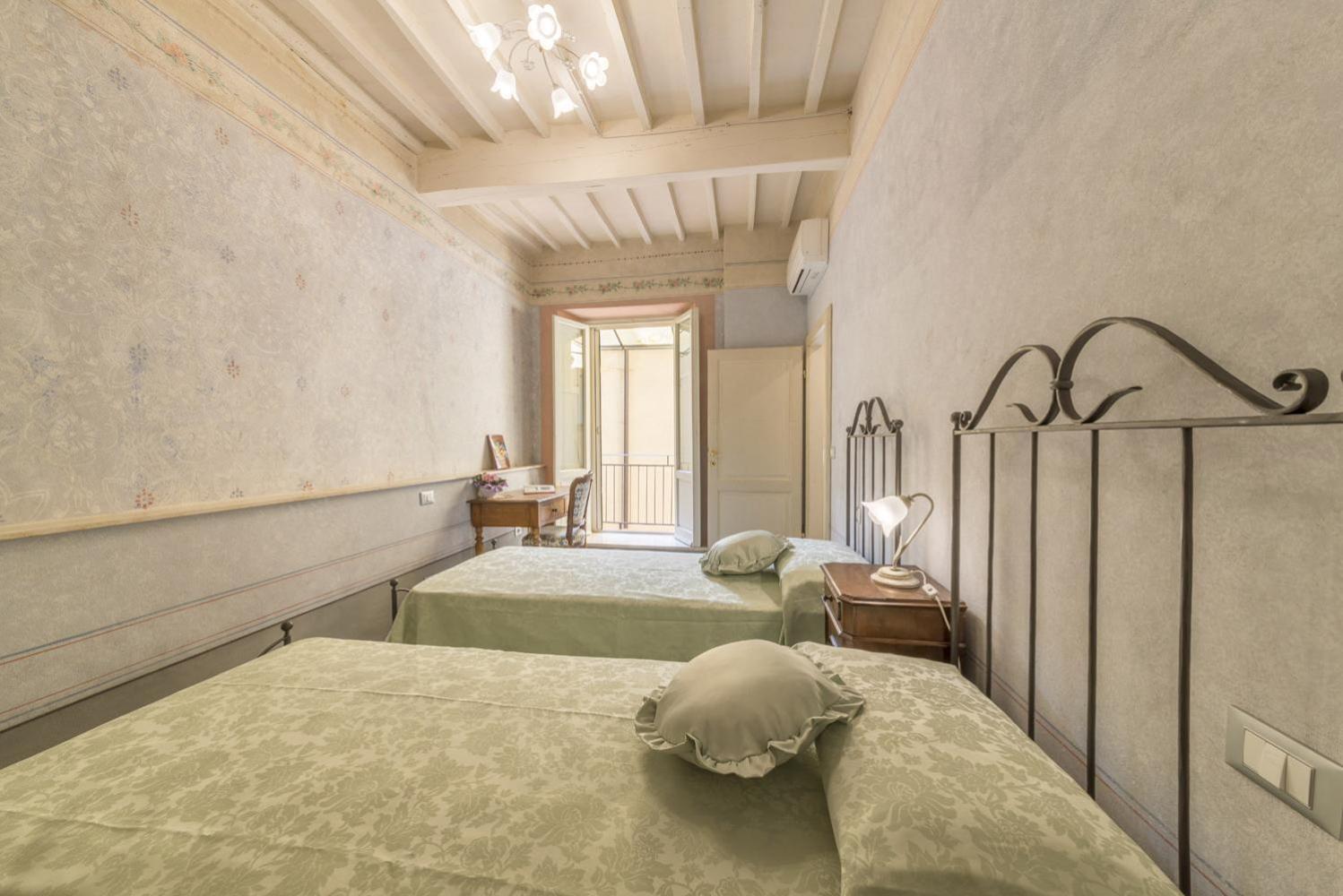 I Bei Ricordi - Historic Centre Apartment 6 อาเรซโซ ภายนอก รูปภาพ