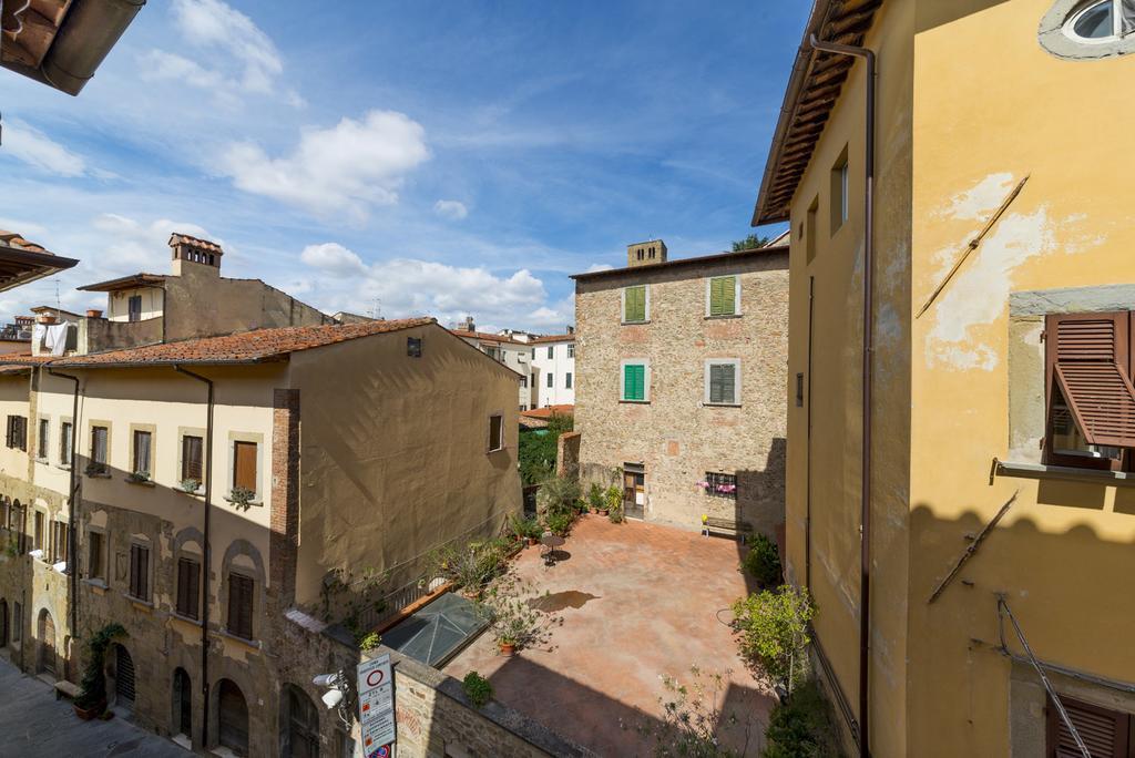 I Bei Ricordi - Historic Centre Apartment 6 อาเรซโซ ภายนอก รูปภาพ