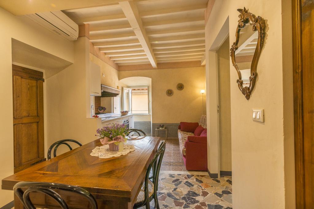 I Bei Ricordi - Historic Centre Apartment 6 อาเรซโซ ภายนอก รูปภาพ