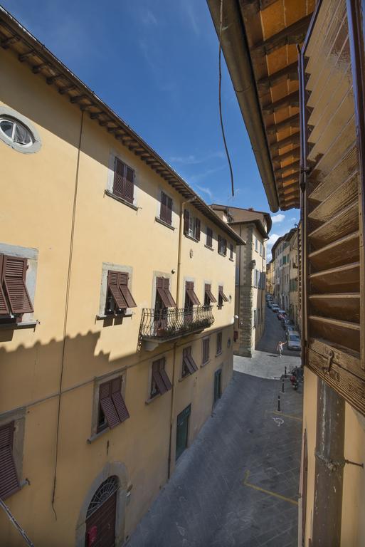 I Bei Ricordi - Historic Centre Apartment 6 อาเรซโซ ภายนอก รูปภาพ