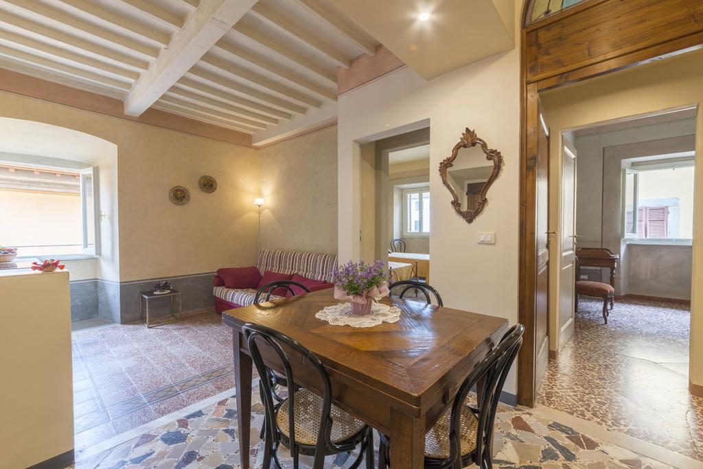 I Bei Ricordi - Historic Centre Apartment 6 อาเรซโซ ภายนอก รูปภาพ