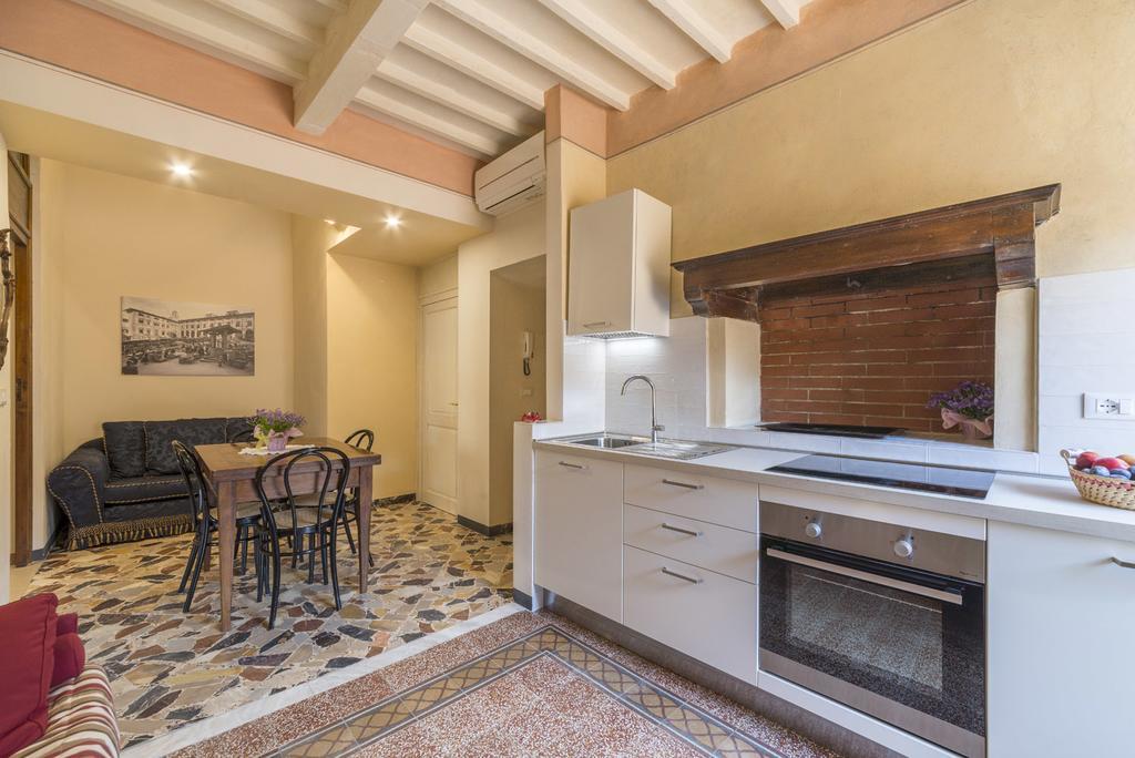 I Bei Ricordi - Historic Centre Apartment 6 อาเรซโซ ภายนอก รูปภาพ