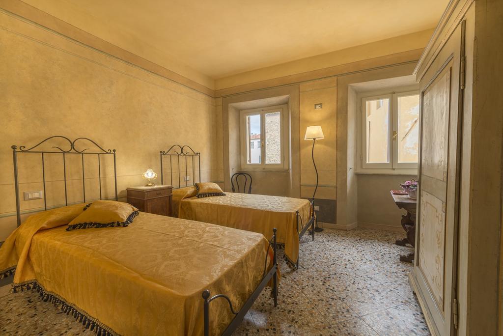 I Bei Ricordi - Historic Centre Apartment 6 อาเรซโซ ภายนอก รูปภาพ